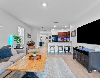 10918 Trailing Vine Drive - Photo Thumbnail 11
