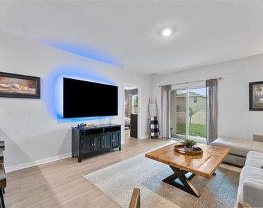 10918 Trailing Vine Drive - Photo Thumbnail 9
