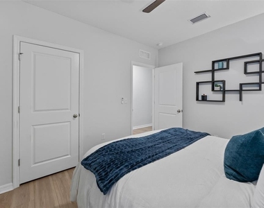 10918 Trailing Vine Drive - Photo Thumbnail 14