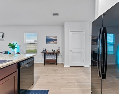 10918 Trailing Vine Drive - Photo Thumbnail 8