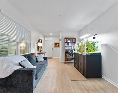 10918 Trailing Vine Drive - Photo Thumbnail 4