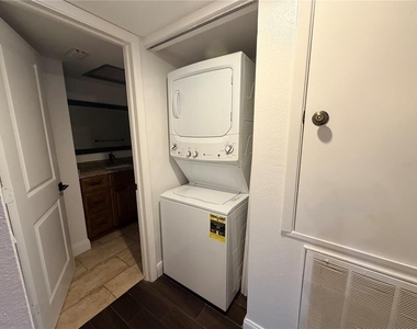 13602 S Village Drive - Photo Thumbnail 9