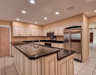 1247 Monticello Boulevard N - Photo Thumbnail 27