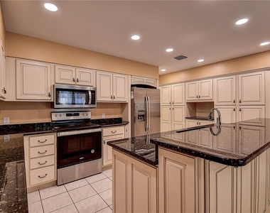 1247 Monticello Boulevard N - Photo Thumbnail 28
