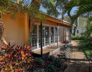 1247 Monticello Boulevard N - Photo Thumbnail 4