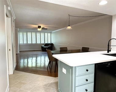2614 Cove Cay Drive - Photo Thumbnail 3