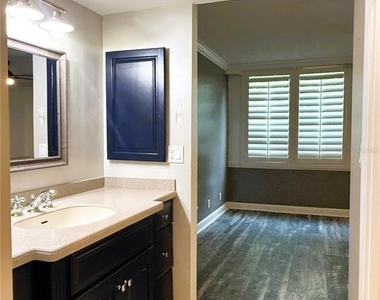 2614 Cove Cay Drive - Photo Thumbnail 18