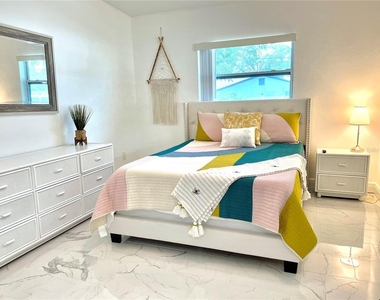 2173 Riviera Drive - Photo Thumbnail 16