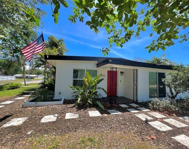 2173 Riviera Drive - Photo Thumbnail 24