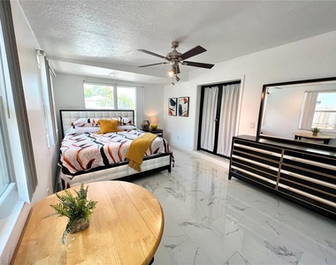 2173 Riviera Drive - Photo Thumbnail 8