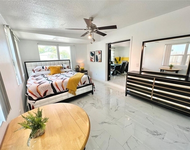 2173 Riviera Drive - Photo Thumbnail 9