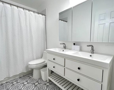 2173 Riviera Drive - Photo Thumbnail 13