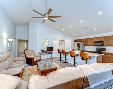 6731 Castle Green Place - Photo Thumbnail 11