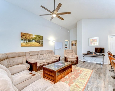 6731 Castle Green Place - Photo Thumbnail 10