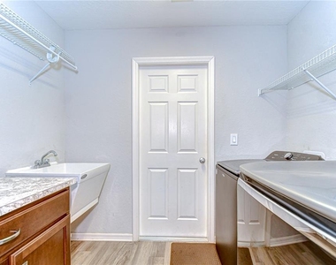6731 Castle Green Place - Photo Thumbnail 34