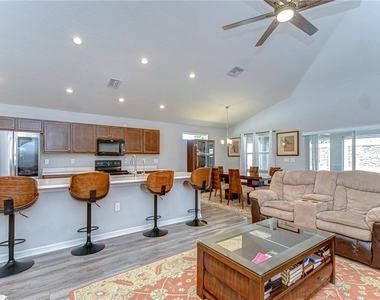 6731 Castle Green Place - Photo Thumbnail 7
