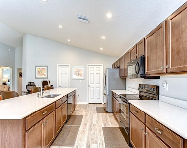 6731 Castle Green Place - Photo Thumbnail 14