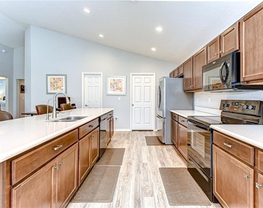 6731 Castle Green Place - Photo Thumbnail 16