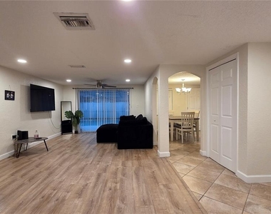 7340 Brentwood Drive - Photo Thumbnail 11