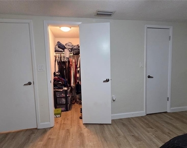 7340 Brentwood Drive - Photo Thumbnail 18