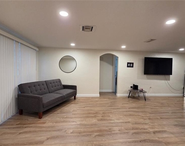 7340 Brentwood Drive - Photo Thumbnail 12