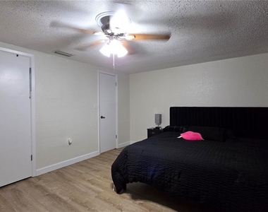7340 Brentwood Drive - Photo Thumbnail 15
