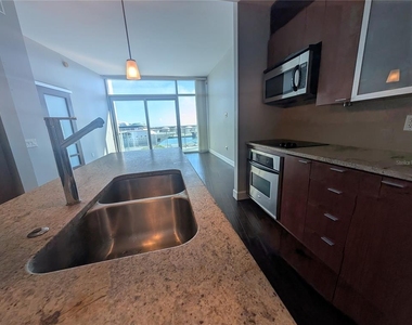 912 Channelside Drive - Photo Thumbnail 4