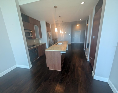 912 Channelside Drive - Photo Thumbnail 2