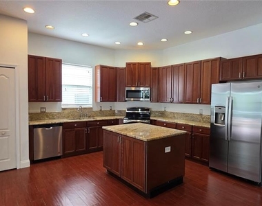 11609 Greensleeve Avenue - Photo Thumbnail 23