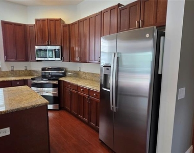 11609 Greensleeve Avenue - Photo Thumbnail 21