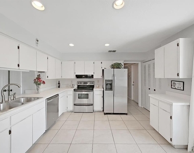 878 Rustic Oaks Drive - Photo Thumbnail 15