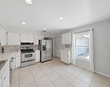 878 Rustic Oaks Drive - Photo Thumbnail 14