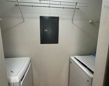 4115 Chatham Oak Court - Photo Thumbnail 13