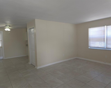 800 Highland Avenue N - Photo Thumbnail 3