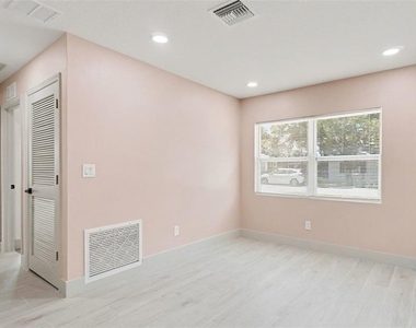 1109 Nw 14th Avenue - Photo Thumbnail 7