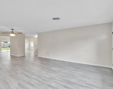4550 16th Avenue N - Photo Thumbnail 3