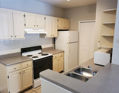 5807 Legacy Crescent Place - Photo Thumbnail 8
