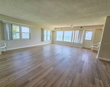 5900 Shore Boulevard S - Photo Thumbnail 7