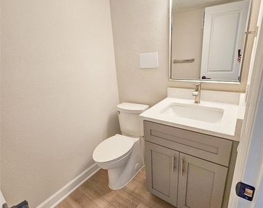 5900 Shore Boulevard S - Photo Thumbnail 6