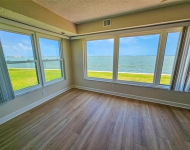 5900 Shore Boulevard S - Photo Thumbnail 10