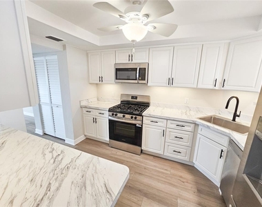 5900 Shore Boulevard S - Photo Thumbnail 3