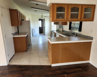 5165 Topeka Avenue - Photo Thumbnail 7