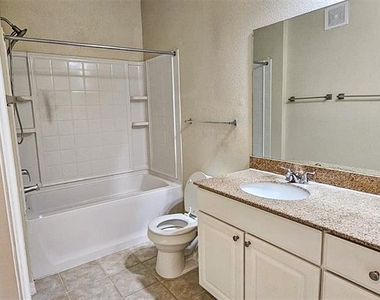 200 Southern Pecan Circle - Photo Thumbnail 8