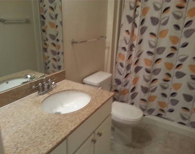 200 Southern Pecan Circle - Photo Thumbnail 10