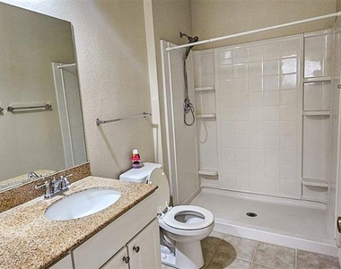 200 Southern Pecan Circle - Photo Thumbnail 10