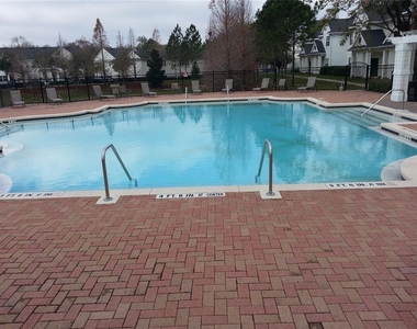 200 Southern Pecan Circle - Photo Thumbnail 6