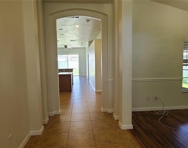 3109 Turnberry Boulevard - Photo Thumbnail 3