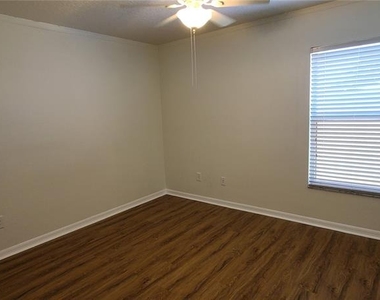 3109 Turnberry Boulevard - Photo Thumbnail 18