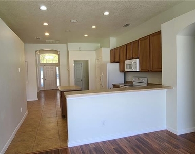 3109 Turnberry Boulevard - Photo Thumbnail 6