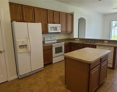3109 Turnberry Boulevard - Photo Thumbnail 4